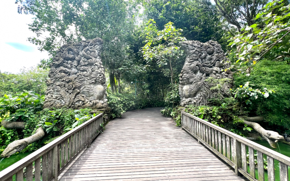 巴厘岛乌布猴林 保护人与自然环境和谐共处的圣地