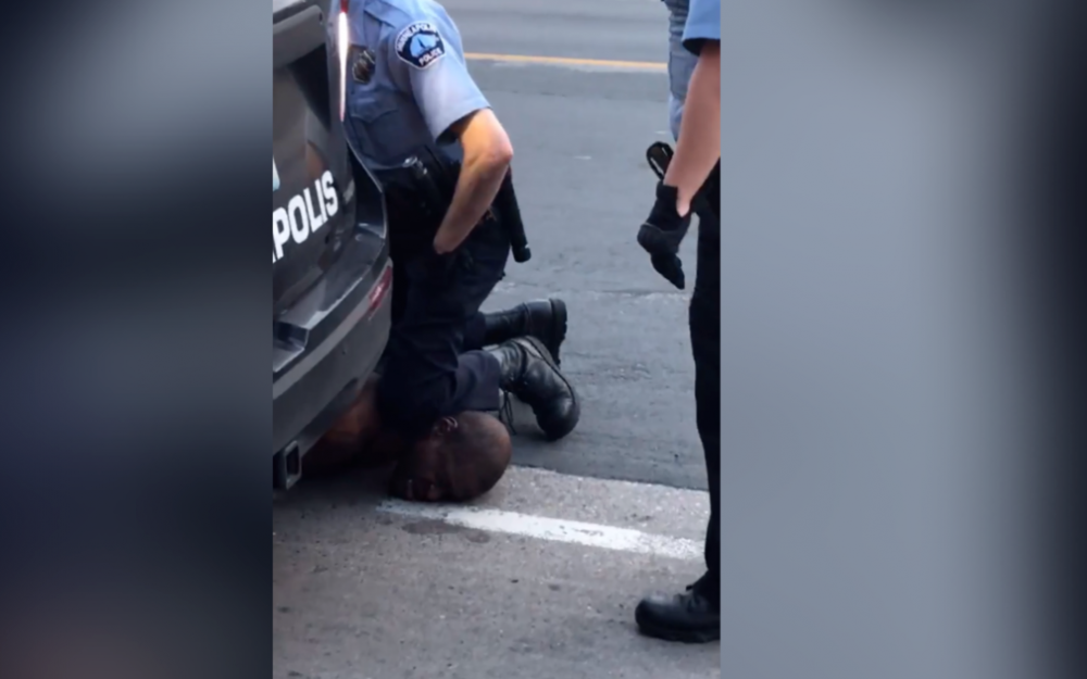 「黑人的命也是命」,休城非裔遭明尼蘇達警方鎖喉至死,舊時鄰友上街抗議哀悼