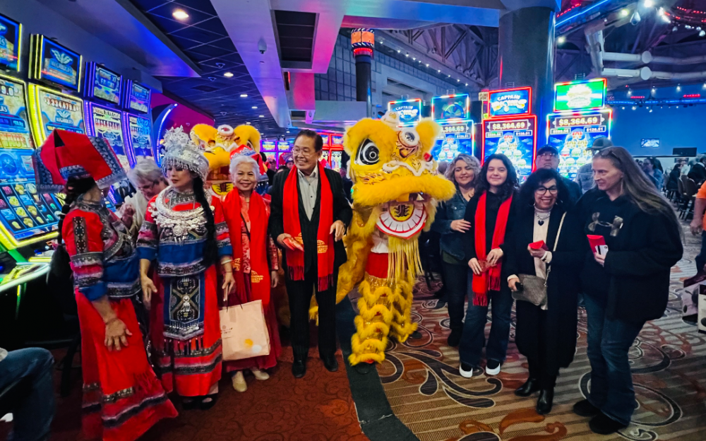 美南新闻艺术团赴库沙塔博彩中心演出 越裔歌星Henry Tran 锋芒毕露