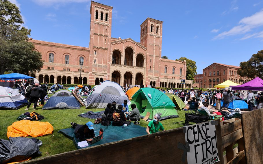 纽约警察结束哥伦比亚大学抗议活动 加州大学洛杉矶分校爆发暴力事件