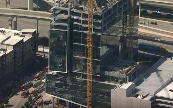 休斯頓石油公司施工建築崩塌釀3死,憂二次坍塌,救援無法展開