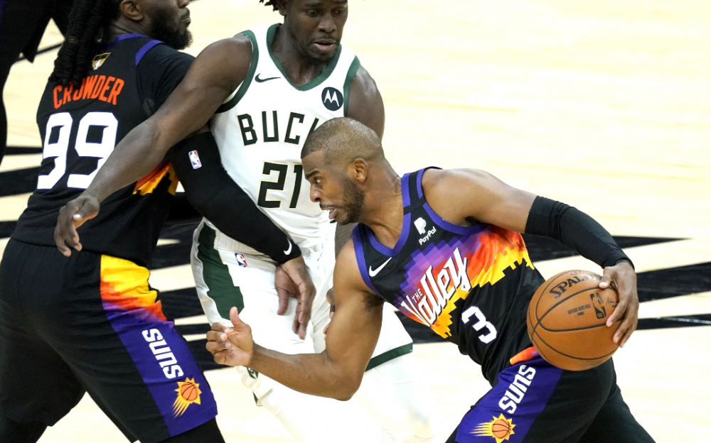 NBA总决赛揭幕战保罗勇斗字母哥 带领太阳118:105大胜雄鹿