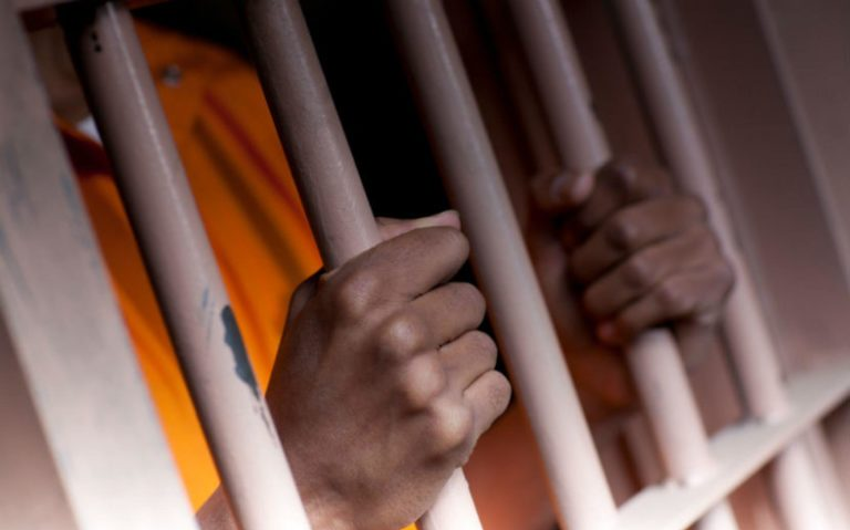 青少年犯罪者確診冠狀病毒,警方擬釋放輕罪犯人、放寬逮捕行動