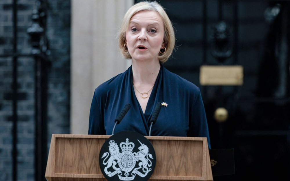 特拉斯宣布辞去首相职务 成英国历史上任职时间最短的首相