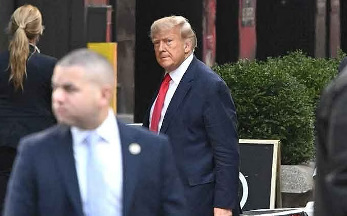 前总统特朗普面临法庭审判 这在美国尚属首次