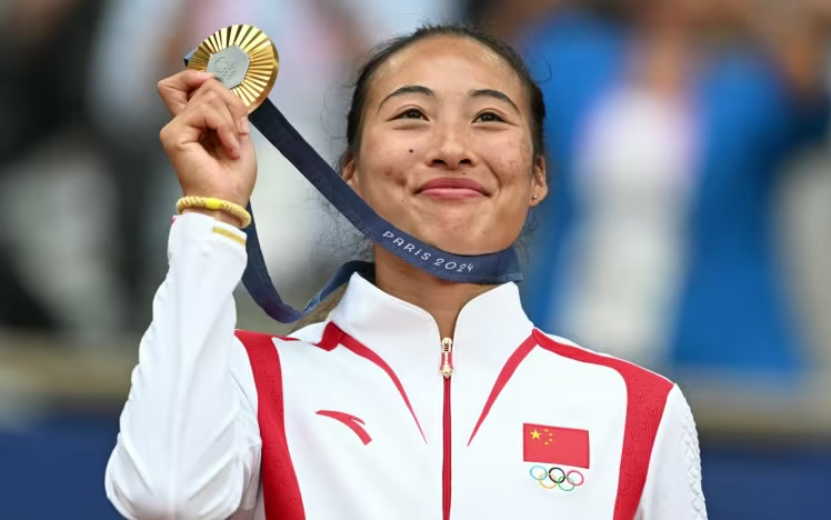 巾帼英雄鄭欽文,鼓起內力,戰勝維基奇,奪得首枚中國奧運網球單打金牌
