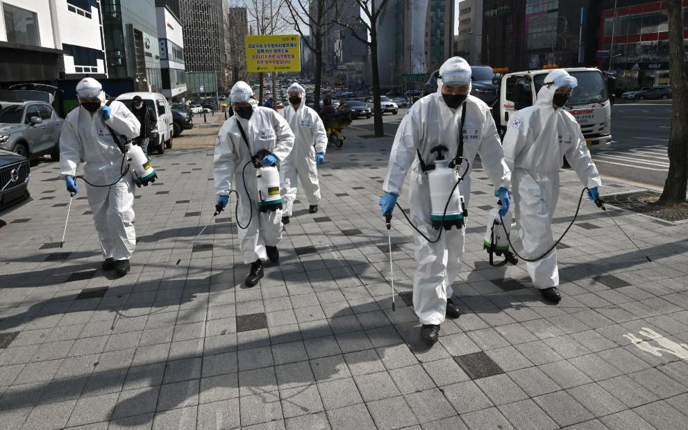 美國新冠病毒感染不斷增加 半數州確診新冠病例 各州進入緊急狀態