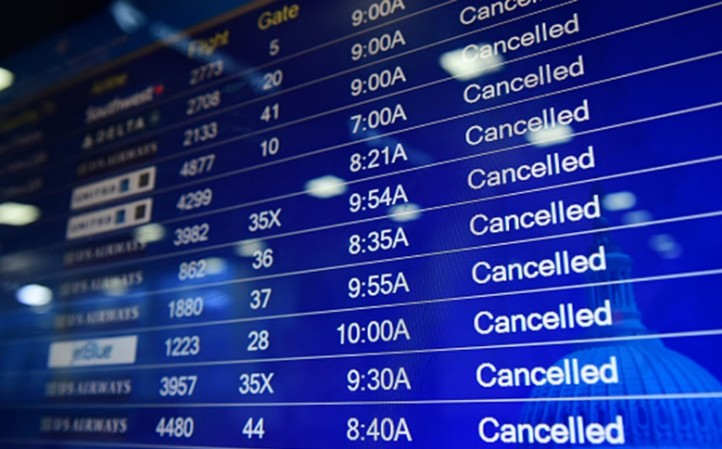 冬季大雪另加Omicron冲击航空人力美週一再取消逾千航班 福奇表示政府应该强制规定国内航空旅行人员接种冠病疫苗