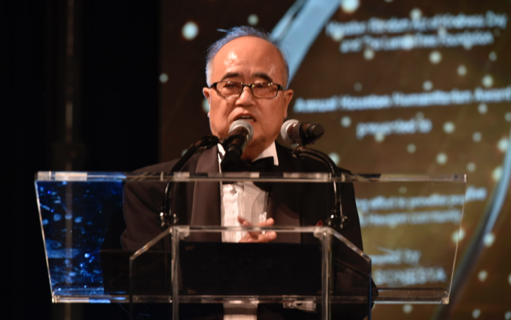 休斯顿为十余名慈善家颁发年度人道主义奖,华裔企业家李雄上榜