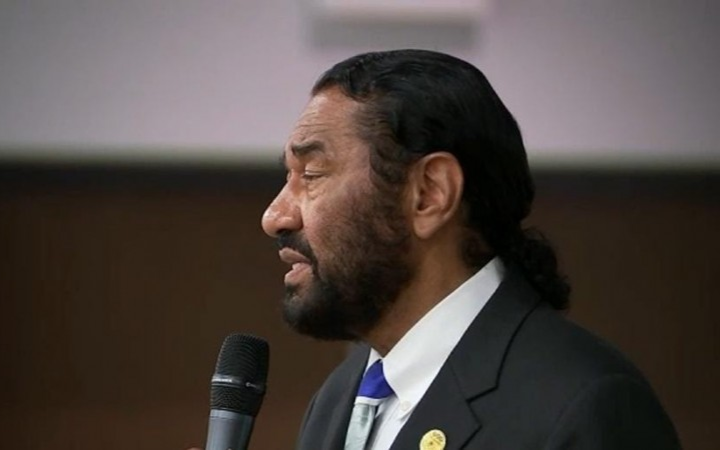 国会议员Al Green与当地官员 社区领袖共抗冠状病毒活动 在Sunnyside和Hiram Clarke主持两场食物和口罩分发活动 此前国会通过了一项立法 拨款250亿美元用於更多冠状病毒测试