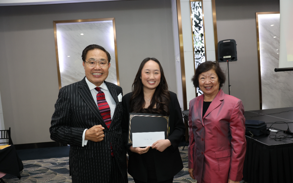 環球第一銀行Golbal One Bank等贊助獎學金給李品萱等13位醫學院同學 休士頓華裔醫師協會獎學金之夜
