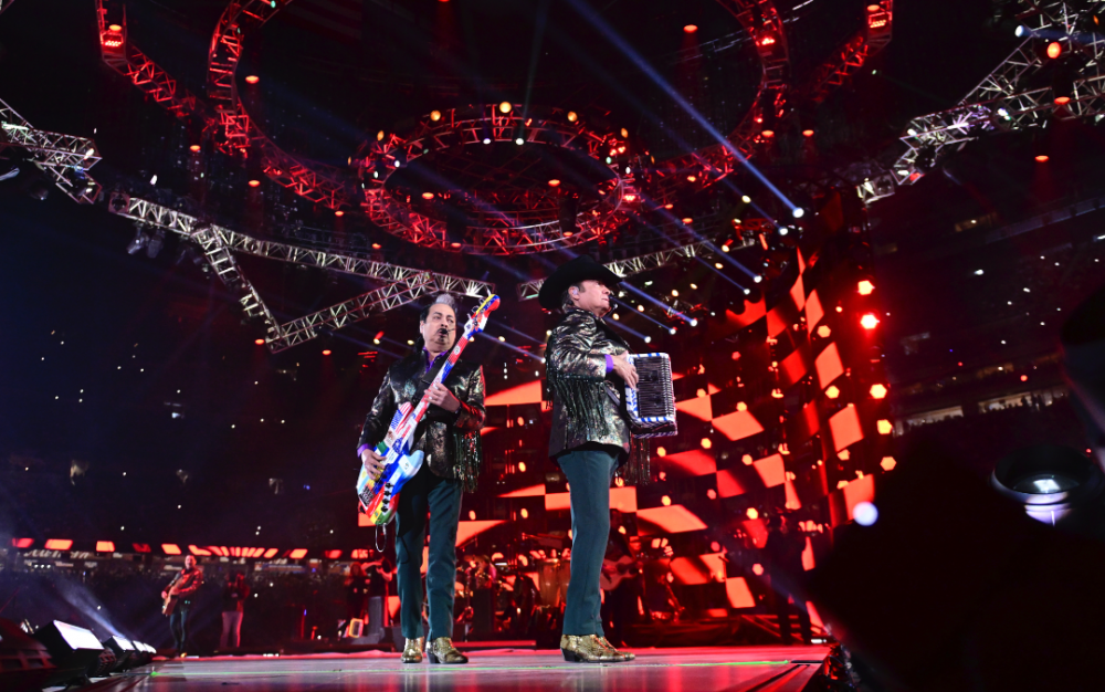 北虎乐团(Los Tigres del Norte)在休斯顿牛仔竞技表演再创入场人数最多新纪录