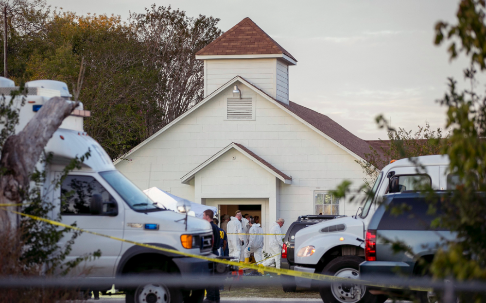 德克萨斯枪击案五人死亡 武装嫌疑人在逃