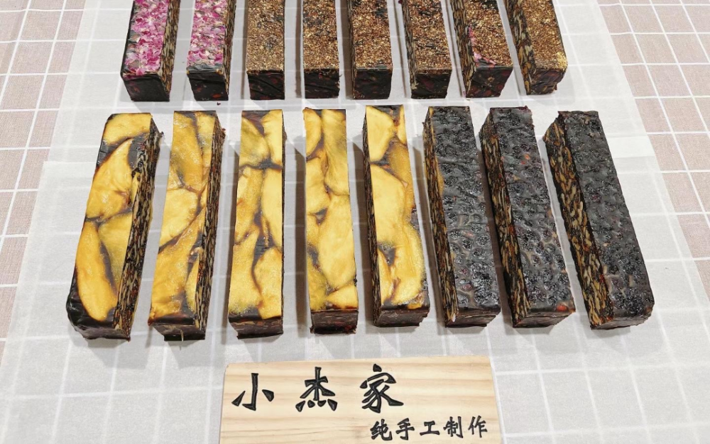 小傑家手工古法熬制阿膠糕,好吃養顔補氣血!