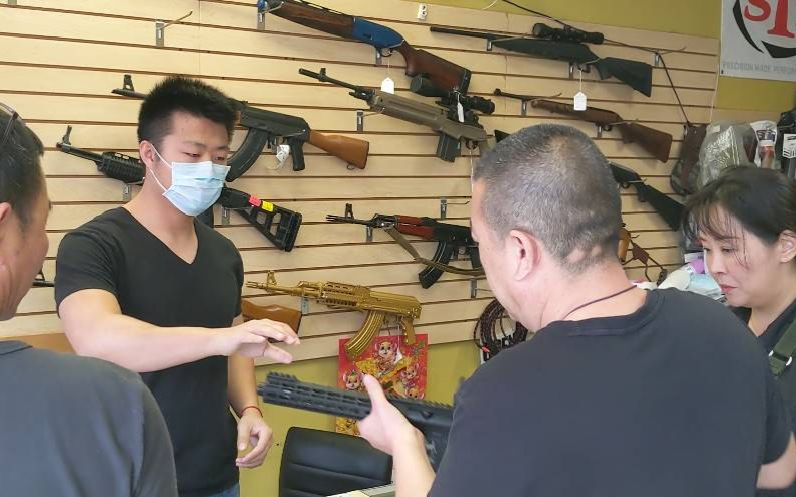【視頻】中國城槍店業者:懼暴亂,華人買槍潮湧現